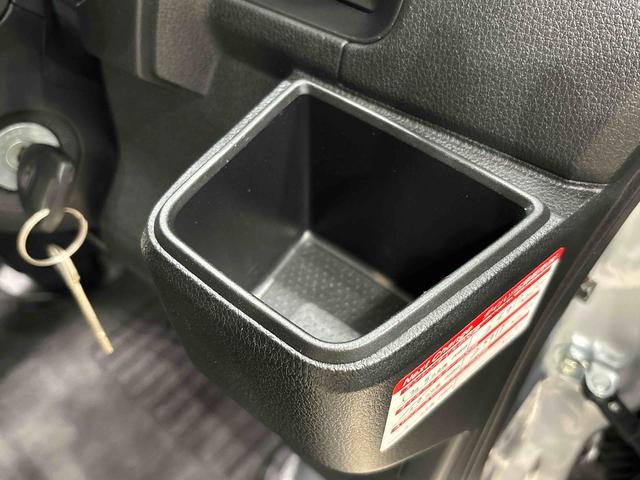 ハイゼットカーゴＤＸ　４ＷＤ　オートライト　ナビ　ＥＴＣ　リヤヒーターキーレスエントリー　マニュアルエアコン　運転席・助手席パワーウインドウ　オートライト　ハンド式サイドブレーキ　ハロゲンヘッドライト　アイドリングストップ機能　　　テンパータイヤ（広島県）の中古車