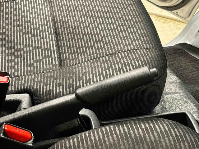 ハイゼットカーゴＤＸ　４ＷＤ　オートライト　ナビ　ＥＴＣ　リヤヒーターキーレスエントリー　マニュアルエアコン　運転席・助手席パワーウインドウ　オートライト　ハンド式サイドブレーキ　ハロゲンヘッドライト　アイドリングストップ機能　　　テンパータイヤ（広島県）の中古車