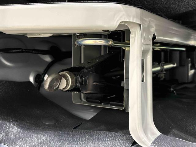 ハイゼットカーゴＤＸ　４ＷＤ　オートライト　ナビ　ＥＴＣ　リヤヒーターキーレスエントリー　マニュアルエアコン　運転席・助手席パワーウインドウ　オートライト　ハンド式サイドブレーキ　ハロゲンヘッドライト　アイドリングストップ機能　　　テンパータイヤ（広島県）の中古車