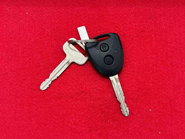 ハイゼットカーゴＤＸ　４ＷＤ　オートライト　ナビ　ＥＴＣ　リヤヒーターキーレスエントリー　マニュアルエアコン　運転席・助手席パワーウインドウ　オートライト　ハンド式サイドブレーキ　ハロゲンヘッドライト　アイドリングストップ機能　　　テンパータイヤ（広島県）の中古車