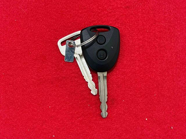 ハイゼットカーゴＤＸ　４ＷＤ　ＡＭ／ＦＭラジオ　キーレスエントリー標準装備マニュアルエアコン　アイドリングストップ機能　リヤヒーター　引き上げ式サイドブレーキ　ハロゲンヘッドライト　スペアタイヤ　スマートアシスト付き（広島県）の中古車