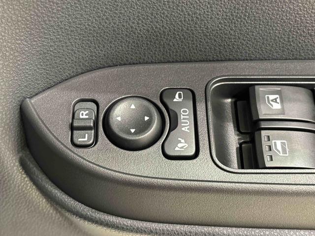 タントカスタムＲＳ　バックモニター　電動パーキングブレーキＬＥＤヘッドライト・フォグランプ　後席両側パワースライドドア　運転席・助手席シートヒーター　オートライト　サイドエアバッグ　オートエアコン　キーフリーシステム　純正１５インチアルミホイール（広島県）の中古車