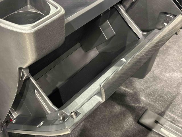 タントカスタムＲＳ　バックモニター　電動パーキングブレーキＬＥＤヘッドライト・フォグランプ　後席両側パワースライドドア　運転席・助手席シートヒーター　オートライト　サイドエアバッグ　オートエアコン　キーフリーシステム　純正１５インチアルミホイール（広島県）の中古車