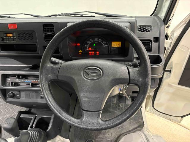 ハイゼットトラックスタンダード マニュアルレベリング機能付ハロゲンヘッドランプハロゲンフォグランプ AM・FMラジオ マニュアルエアコン ガードフレーム スペアタイヤ バッテリーカバー パートタイム4WD マルチユーティリティーフック ドリンクホルダー(広島県)の中古車