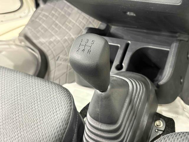 ハイゼットトラックスタンダード マニュアルレベリング機能付ハロゲンヘッドランプハロゲンフォグランプ AM・FMラジオ マニュアルエアコン ガードフレーム スペアタイヤ バッテリーカバー パートタイム4WD マルチユーティリティーフック ドリンクホルダー(広島県)の中古車