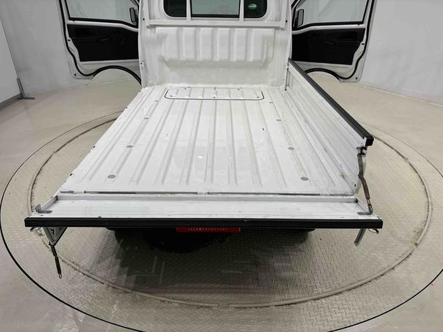 ハイゼットトラックスタンダード マニュアルレベリング機能付ハロゲンヘッドランプハロゲンフォグランプ AM・FMラジオ マニュアルエアコン ガードフレーム スペアタイヤ バッテリーカバー パートタイム4WD マルチユーティリティーフック ドリンクホルダー(広島県)の中古車