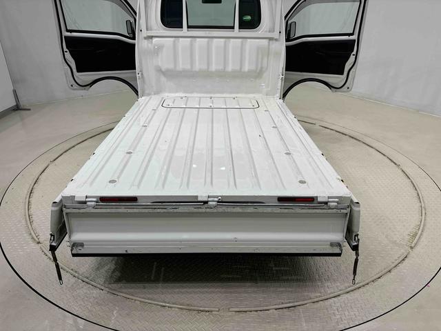 ハイゼットトラックスタンダード マニュアルレベリング機能付ハロゲンヘッドランプハロゲンフォグランプ AM・FMラジオ マニュアルエアコン ガードフレーム スペアタイヤ バッテリーカバー パートタイム4WD マルチユーティリティーフック ドリンクホルダー(広島県)の中古車