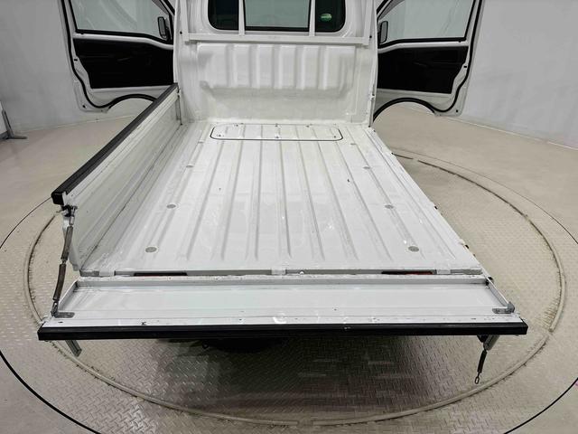 ハイゼットトラックスタンダード マニュアルレベリング機能付ハロゲンヘッドランプハロゲンフォグランプ AM・FMラジオ マニュアルエアコン ガードフレーム スペアタイヤ バッテリーカバー パートタイム4WD マルチユーティリティーフック ドリンクホルダー(広島県)の中古車