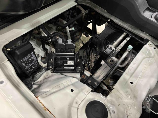 ハイゼットトラックスタンダード マニュアルレベリング機能付ハロゲンヘッドランプハロゲンフォグランプ AM・FMラジオ マニュアルエアコン ガードフレーム スペアタイヤ バッテリーカバー パートタイム4WD マルチユーティリティーフック ドリンクホルダー(広島県)の中古車