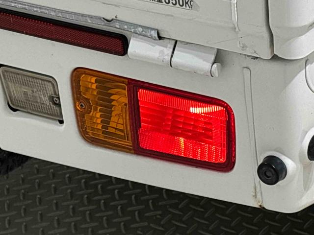 ハイゼットトラックスタンダード マニュアルレベリング機能付ハロゲンヘッドランプハロゲンフォグランプ AM・FMラジオ マニュアルエアコン ガードフレーム スペアタイヤ バッテリーカバー パートタイム4WD マルチユーティリティーフック ドリンクホルダー(広島県)の中古車