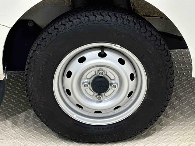 ハイゼットトラックスタンダード マニュアルレベリング機能付ハロゲンヘッドランプハロゲンフォグランプ AM・FMラジオ マニュアルエアコン ガードフレーム スペアタイヤ バッテリーカバー パートタイム4WD マルチユーティリティーフック ドリンクホルダー(広島県)の中古車