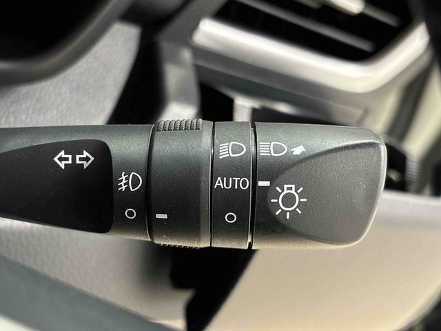 トールカスタムＧＬＥＤヘッドランプ・フォグランプ　　１４インチアルミホイール　オートライト　プッシュボタンスタート　クルーズコントロール　　コーナーセンサー　パワースライドドア　キーフリーシステム（広島県）の中古車