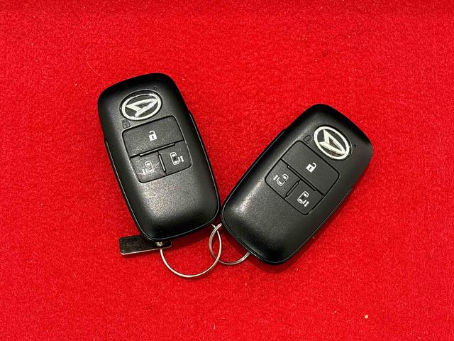 トールカスタムＧＬＥＤヘッドランプ・フォグランプ　　１４インチアルミホイール　オートライト　プッシュボタンスタート　クルーズコントロール　　コーナーセンサー　パワースライドドア　キーフリーシステム（広島県）の中古車