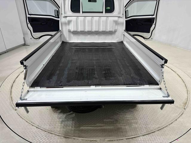 ハイゼットトラックスタンダード　ナビ・バックカメラ・ハロゲンヘッドランプ　トップシェイドガラス　運転席バニティミラー　ＡＭ・ＦＭラジオ　マニュアルエアコン　ガードフレーム　スペアタイヤ（広島県）の中古車