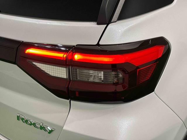 ロッキープレミアムG HEV 電動パーキングブレーキ シートヒーターLEDヘッドランプ・フォグランプ 全車速追従機能付アダプティブクルーズコントロール レーンキープコントロール 17インチアルミホイール プッシュボタンスタート キーフリーシステム(広島県)の中古車