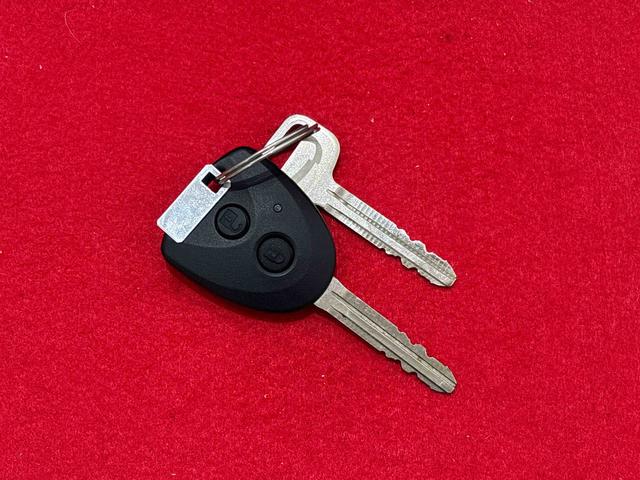 ハイゼットカーゴＤＸコーナーセンサー　オーバーヘッドシェルフ　フロントドアパワーウインドウ　キーレスエントリー　ＡＭ／ＦＭラジオ　テンパータイヤ　スチールホイール（広島県）の中古車