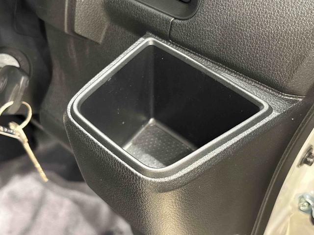 ハイゼットカーゴDXキーレスエントリー マニュアルエアコン 運転席・助手席パワーウインドウ オートライト ハンド式サイドブレーキ ハロゲンヘッドライト アイドリングストップ機能 テンパータイヤ(広島県)の中古車