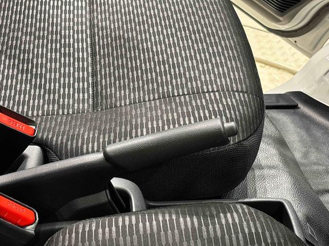 ハイゼットカーゴDXキーレスエントリー マニュアルエアコン 運転席・助手席パワーウインドウ オートライト ハンド式サイドブレーキ ハロゲンヘッドライト アイドリングストップ機能 テンパータイヤ(広島県)の中古車