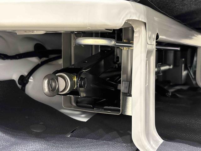 ハイゼットカーゴDXキーレスエントリー マニュアルエアコン 運転席・助手席パワーウインドウ オートライト ハンド式サイドブレーキ ハロゲンヘッドライト アイドリングストップ機能 テンパータイヤ(広島県)の中古車