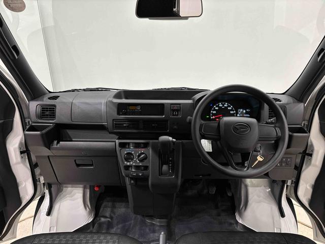 ハイゼットカーゴＤＸ　４ＷＤ　ＡＭ／ＦＭラジオ　ハロゲンヘッドライトマニュアルエアコン　リヤヒーター　オートライト　リヤワイパー　スペアタイヤ　キーレスエントリー　アイドリングストップ機能　運転席・助手席パワーウィンドウ（広島県）の中古車