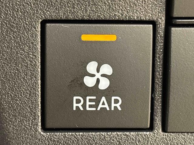 ハイゼットカーゴＤＸ　４ＷＤ　ＡＭ／ＦＭラジオ　ハロゲンヘッドライトマニュアルエアコン　リヤヒーター　オートライト　リヤワイパー　スペアタイヤ　キーレスエントリー　アイドリングストップ機能　運転席・助手席パワーウィンドウ（広島県）の中古車