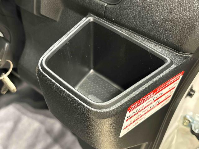 ハイゼットカーゴＤＸ　４ＷＤ　ＡＭ／ＦＭラジオ　ハロゲンヘッドライトマニュアルエアコン　リヤヒーター　オートライト　リヤワイパー　スペアタイヤ　キーレスエントリー　アイドリングストップ機能　運転席・助手席パワーウィンドウ（広島県）の中古車