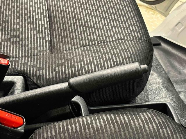 ハイゼットカーゴＤＸ　４ＷＤ　ＡＭ／ＦＭラジオ　ハロゲンヘッドライトマニュアルエアコン　リヤヒーター　オートライト　リヤワイパー　スペアタイヤ　キーレスエントリー　アイドリングストップ機能　運転席・助手席パワーウィンドウ（広島県）の中古車