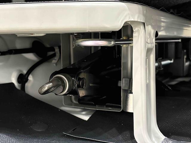 ハイゼットカーゴＤＸ　４ＷＤ　ＡＭ／ＦＭラジオ　ハロゲンヘッドライトマニュアルエアコン　リヤヒーター　オートライト　リヤワイパー　スペアタイヤ　キーレスエントリー　アイドリングストップ機能　運転席・助手席パワーウィンドウ（広島県）の中古車