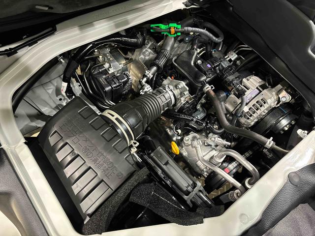 ハイゼットカーゴＤＸ　４ＷＤ　ＡＭ／ＦＭラジオ　ハロゲンヘッドライトマニュアルエアコン　リヤヒーター　オートライト　リヤワイパー　スペアタイヤ　キーレスエントリー　アイドリングストップ機能　運転席・助手席パワーウィンドウ（広島県）の中古車