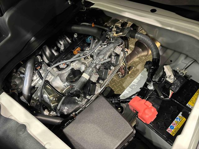 ハイゼットカーゴＤＸ　４ＷＤ　ＡＭ／ＦＭラジオ　ハロゲンヘッドライトマニュアルエアコン　リヤヒーター　オートライト　リヤワイパー　スペアタイヤ　キーレスエントリー　アイドリングストップ機能　運転席・助手席パワーウィンドウ（広島県）の中古車