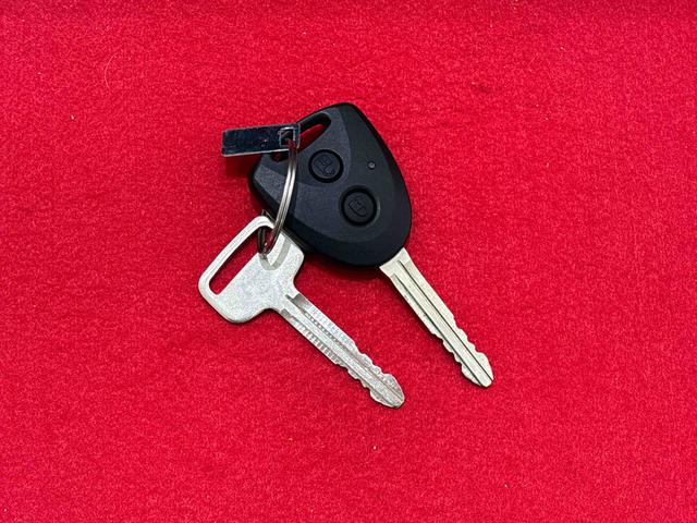 ハイゼットカーゴDX 4WD マニュアルエアコン AM/FMラジオLEDヘッドランプ トップシェイドガラス コーナーセンサー オーバーヘッドシェルフ フロントドアパワーウインドウ キーレスエントリー AM/FMラジオ テンパータイヤ スチールホイール(広島県)の中古車