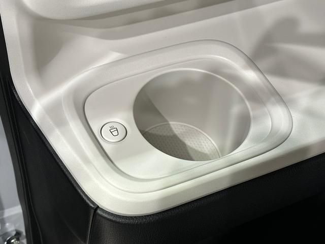 ムーヴキャンバスストライプスＧ　バックモニター対応　電動パーキングブレーキＬＥＤオートライト・フォグランプ　電動パーキングブレーキ　プッシュボタンスタート　セキュリティアラーム　バックカメラ　両側パワースライドドアウエルカムオープン機能　オート電動格納式ドアミラー（広島県）の中古車