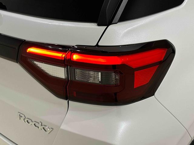 ロッキープレミアムＧ　ＨＥＶ　バックモニター対応カメラＬＥＤヘッドランプ・フォグランプ　全車速追従機能付アダプティブクルーズコントロール　レーンキープコントロール　ブラインドスポットモニター　１７インチアルミホイール　シートヒーター（広島県）の中古車