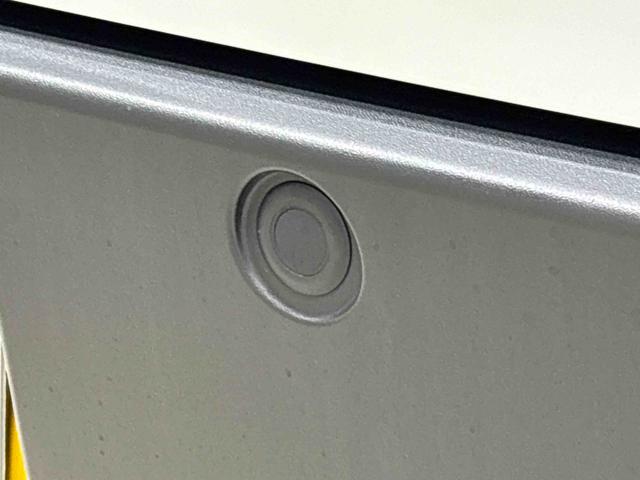 ハイゼットカーゴDXキーレスエントリー マニュアルエアコン 運転席・助手席パワーウインドウ オートライト ハンド式サイドブレーキ ハロゲンヘッドライト アイドリングストップ機能 テンパータイヤ(広島県)の中古車