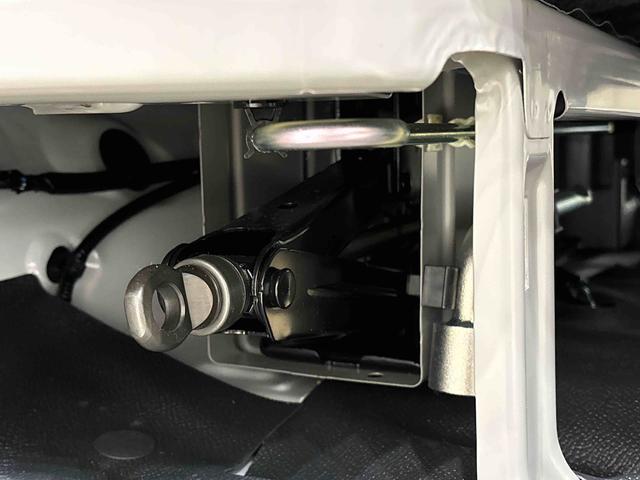 ハイゼットカーゴDXキーレスエントリー マニュアルエアコン 運転席・助手席パワーウインドウ オートライト ハンド式サイドブレーキ ハロゲンヘッドライト アイドリングストップ機能 テンパータイヤ(広島県)の中古車