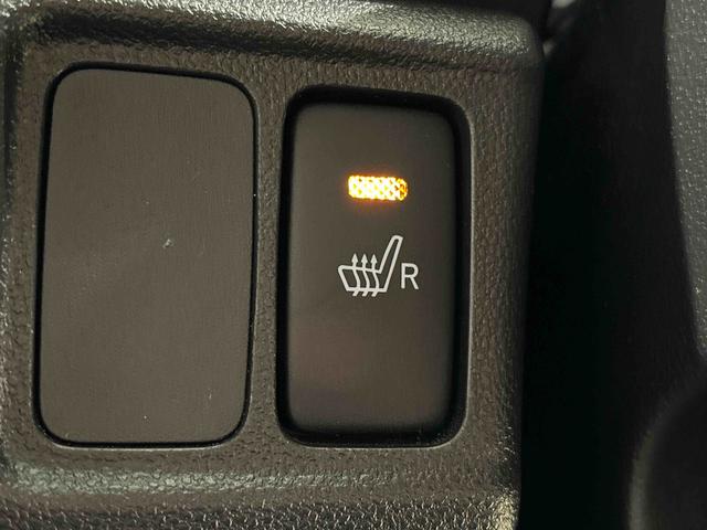 キャストスポーツＳＡIIターボ　ＬＥＤヘッドランプ・フォグランプ　パドルシフト付ＭＯＭＯ製革巻ステアリングホイール　１６インチタイヤ＆アルミホイール　運転席助手席シートヒーター　オートライト　プッシュボタンスタート（広島県）の中古車