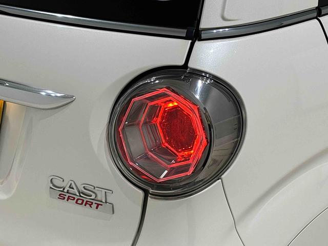 キャストスポーツＳＡIIターボ　ＬＥＤヘッドランプ・フォグランプ　パドルシフト付ＭＯＭＯ製革巻ステアリングホイール　１６インチタイヤ＆アルミホイール　運転席助手席シートヒーター　オートライト　プッシュボタンスタート（広島県）の中古車