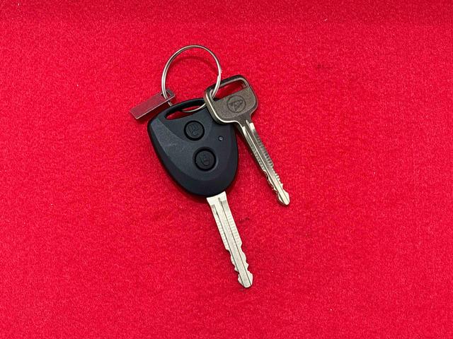 ハイゼットカーゴＤＸトップシェイドガラス　コーナーセンサー　オーバーヘッドシェルフ　フロントドアパワーウインドウ　キーレスエントリー　テンパータイヤ　スチールホイール（広島県）の中古車