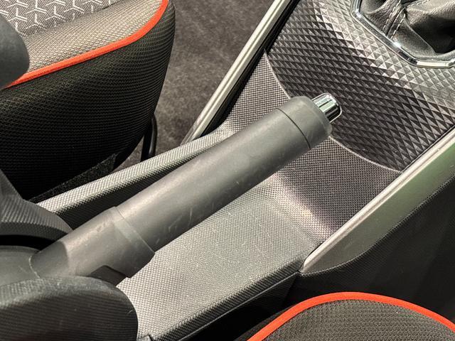 ロッキーGLEDヘッドランプ・フォグランプ 全車速追従機能付アダプティブクルーズコントロール レーンキープコントロール 17インチアルミホイール シートヒーター プッシュボタンスタート(広島県)の中古車