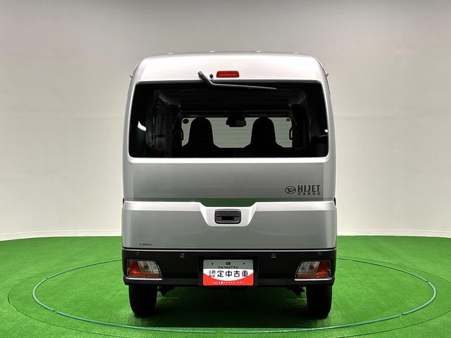 ハイゼットカーゴＤＸ　ＡＭ／ＦＭラジオ　マニュアルエアコンハロゲンヘッドランプ　トップシェイドガラス　コーナーセンサー　オーバーヘッドシェルフ　フロントドアパワーウインドウ　キーレスエントリー　ＡＭ／ＦＭラジオ　テンパータイヤ　スチールホイール（広島県）の中古車