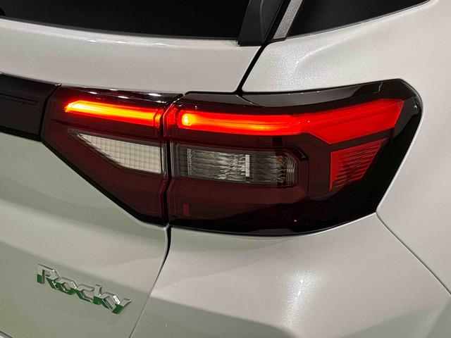 ロッキープレミアムG HEV バックモニター対応 シートヒーターLEDヘッドランプ・フォグランプ 全車速追従機能付アダプティブクルーズコントロール レーンキープコントロール ブラインドスポットモニター 17インチアルミホイール シートヒーター(広島県)の中古車