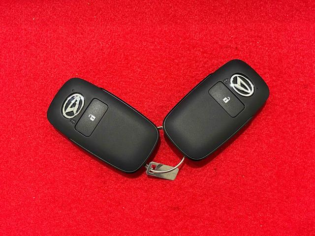 ハイゼットカーゴクルーズプッシュボタンスタート　キーフリーシステム　マニュアルエアコン　運転席・助手席パワーウインドウ　オートライト　ハンド式サイドブレーキハロゲンヘッドライト　アイドリングストップ機能　電動格納式ドアミラー（広島県）の中古車