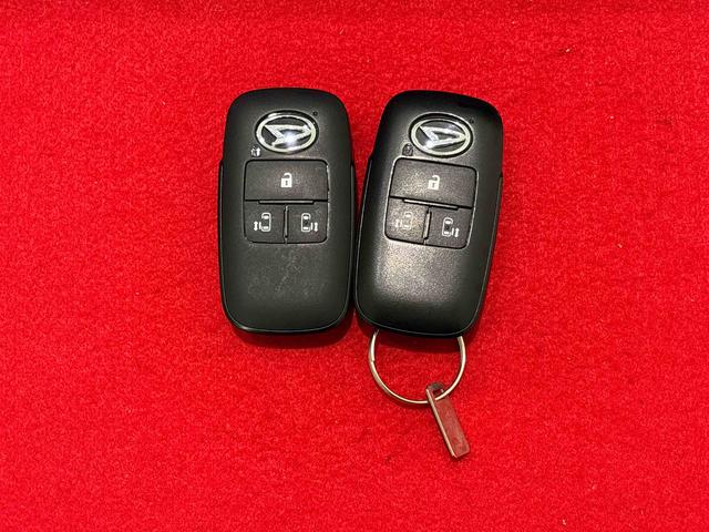 トールカスタムＧ　　　１０００ｃｃ　　両側パワースライドドアＬＥＤヘッドランプ・フォグランプ　　１４インチアルミホイール　オートライト　プッシュボタンスタート　クルーズコントロール　　コーナーセンサー　パワースライドドア　キーフリーシステム（広島県）の中古車