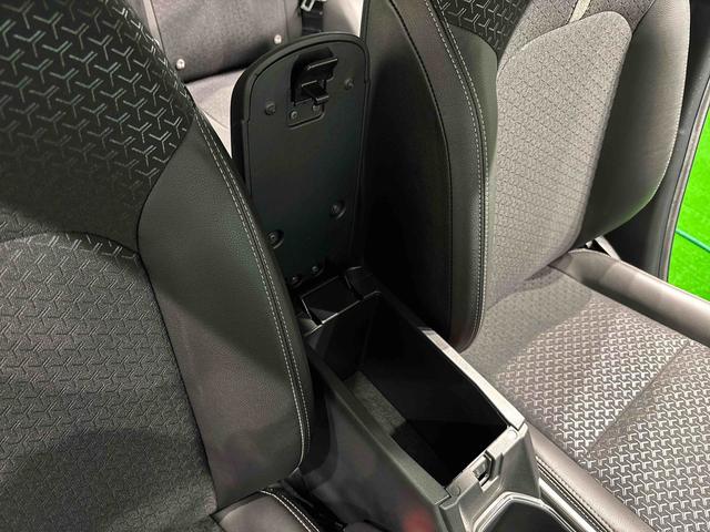 ロッキープレミアムＧ　ＨＥＶ　アクセサリーコンセント　シートヒーターＬＥＤヘッドランプ・フォグランプ　全車速追従機能付アダプティブクルーズコントロール　レーンキープコントロール　　１７インチアルミホイール　プッシュボタンスタート　キーフリーシステム（広島県）の中古車