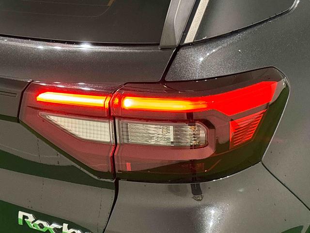 ロッキープレミアムＧ　ＨＥＶ　アクセサリーコンセント　シートヒーターＬＥＤヘッドランプ・フォグランプ　全車速追従機能付アダプティブクルーズコントロール　レーンキープコントロール　　１７インチアルミホイール　プッシュボタンスタート　キーフリーシステム（広島県）の中古車