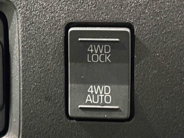 ハイゼットカーゴDX 4WD オートライト リヤスモークガラス キーレス手引き式サイドブレーキ トップシェイドガラス オーバーヘッドシェルフ リヤワイパー スペアタイヤ AMFMラジオ オートライト アイドリングストップ 次世代スマートアシスト(広島県)の中古車