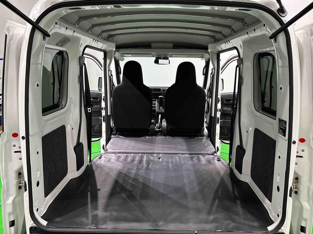 ハイゼットカーゴDX 4WD オートライト リヤスモークガラス キーレス手引き式サイドブレーキ トップシェイドガラス オーバーヘッドシェルフ リヤワイパー スペアタイヤ AMFMラジオ オートライト アイドリングストップ 次世代スマートアシスト(広島県)の中古車