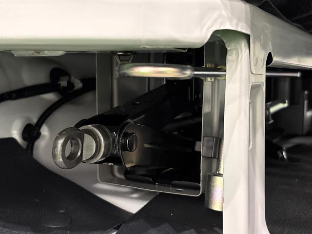 ハイゼットカーゴDX 4WD オートライト リヤスモークガラス キーレス手引き式サイドブレーキ トップシェイドガラス オーバーヘッドシェルフ リヤワイパー スペアタイヤ AMFMラジオ オートライト アイドリングストップ 次世代スマートアシスト(広島県)の中古車