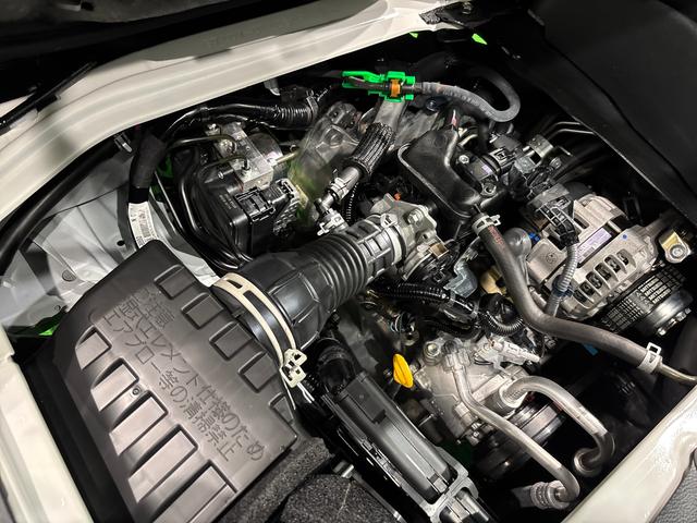 ハイゼットカーゴDX 4WD オートライト リヤスモークガラス キーレス手引き式サイドブレーキ トップシェイドガラス オーバーヘッドシェルフ リヤワイパー スペアタイヤ AMFMラジオ オートライト アイドリングストップ 次世代スマートアシスト(広島県)の中古車