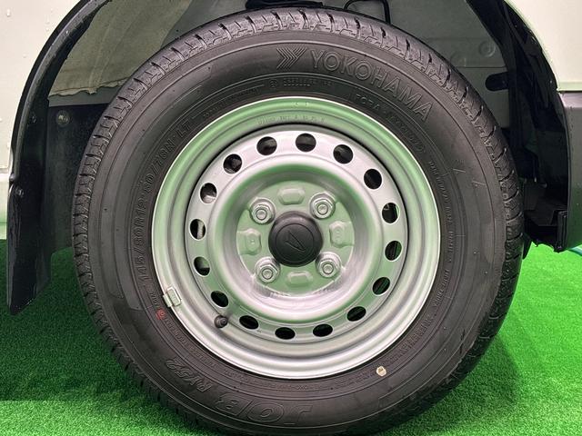 ハイゼットカーゴDX 4WD オートライト リヤスモークガラス キーレス手引き式サイドブレーキ トップシェイドガラス オーバーヘッドシェルフ リヤワイパー スペアタイヤ AMFMラジオ オートライト アイドリングストップ 次世代スマートアシスト(広島県)の中古車